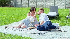 Sexy Hottie Asandra Dewy Delivers An Incredible Pussy Pounding