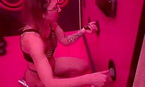 un bukkake au gloryhole